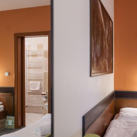 Hotel Vinar - Bed & Breakfast Kurdejov Экстерьер фото
