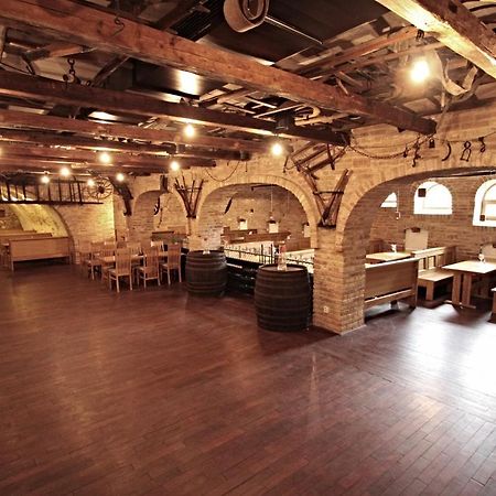 Hotel Vinar - Bed & Breakfast Kurdejov Экстерьер фото