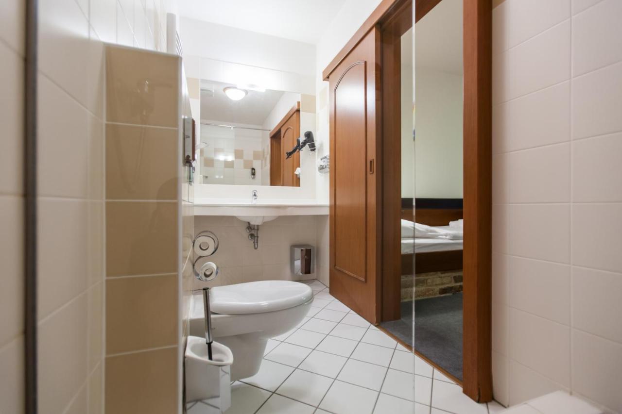Hotel Vinar - Bed & Breakfast Kurdejov Экстерьер фото