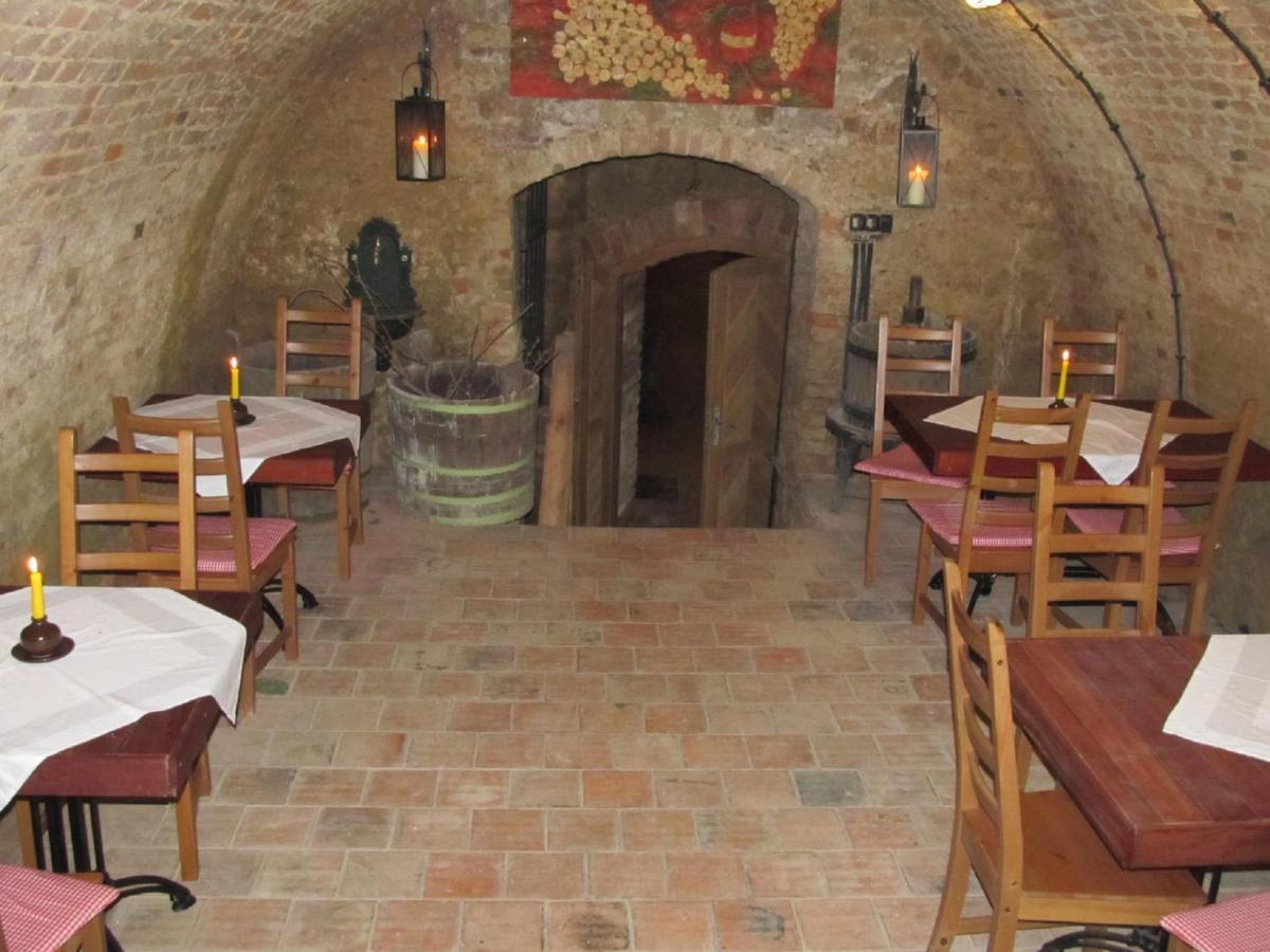 Hotel Vinar - Bed & Breakfast Kurdejov Экстерьер фото