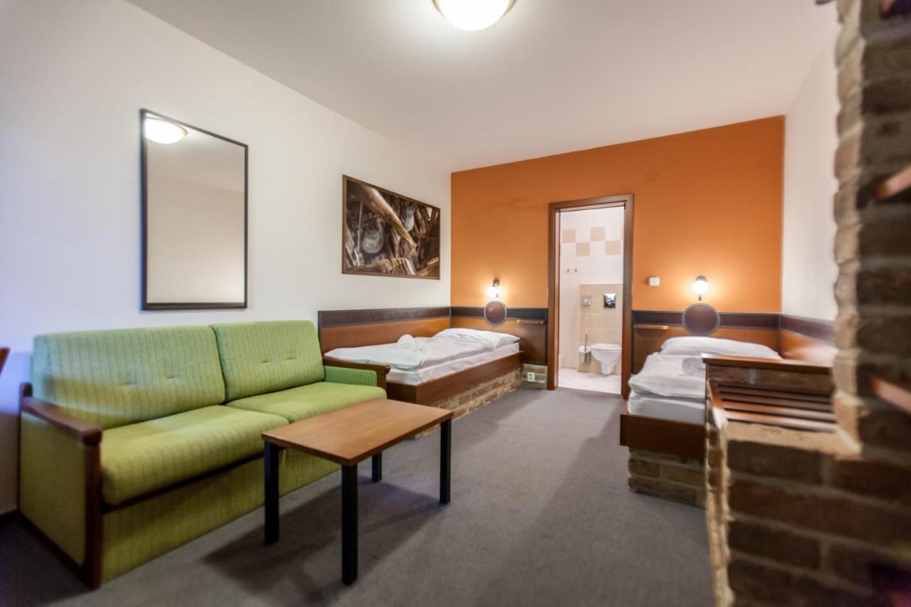 Hotel Vinar - Bed & Breakfast Kurdejov Экстерьер фото