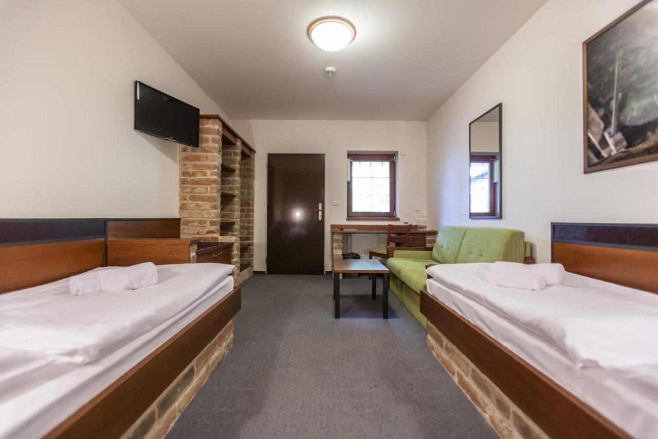 Hotel Vinar - Bed & Breakfast Kurdejov Экстерьер фото