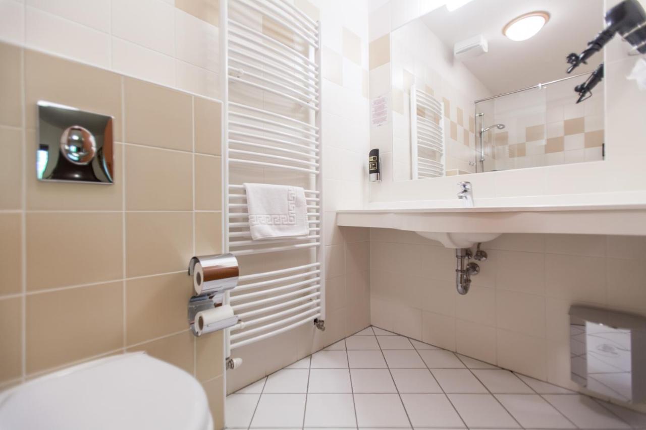 Hotel Vinar - Bed & Breakfast Kurdejov Экстерьер фото